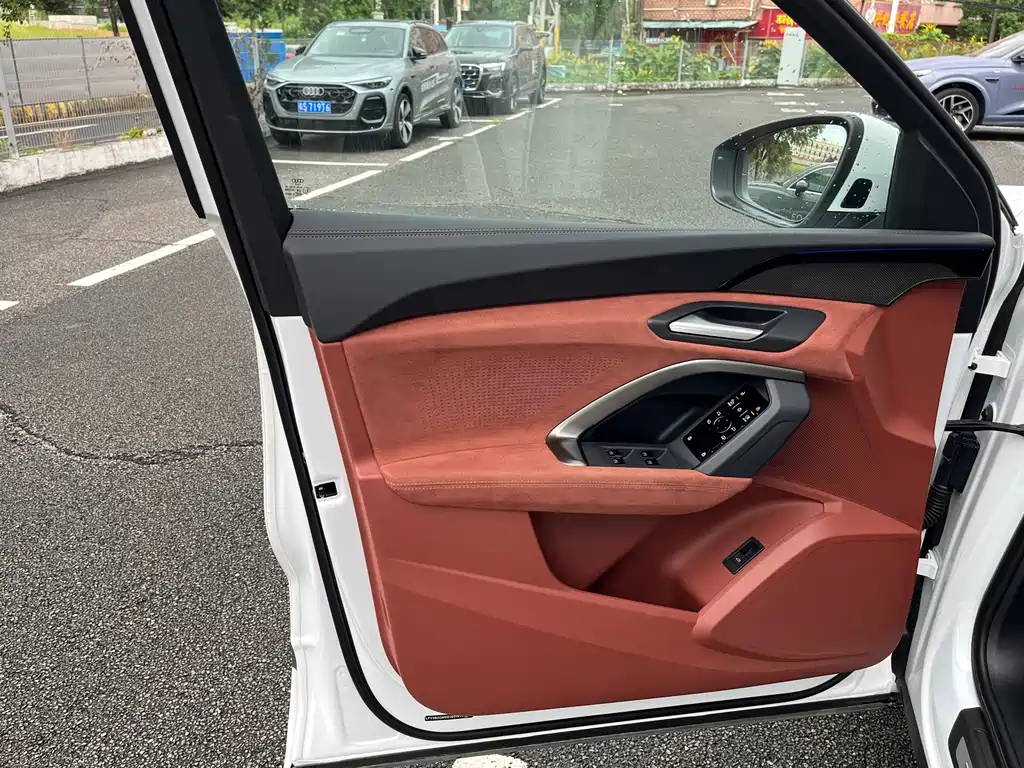 Audi Q5L 2026 2.0T Exclusive Edition for Ten Million Users купить на сайте DeffCars