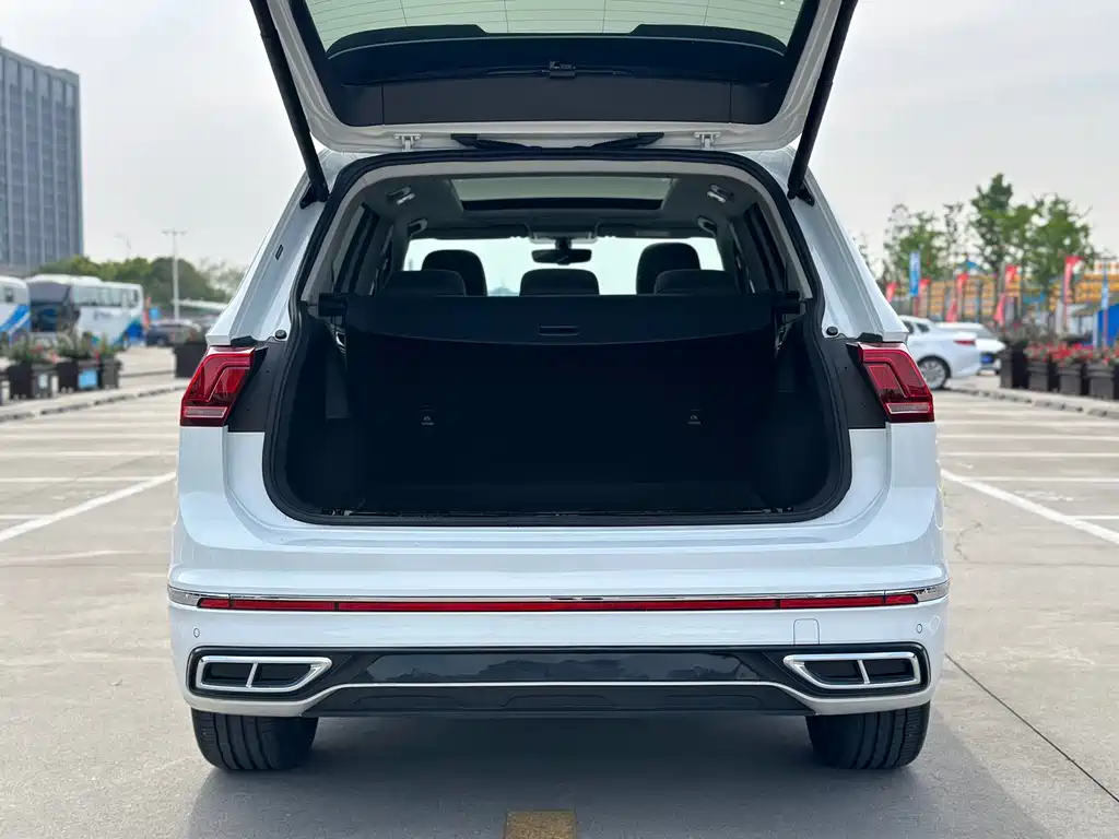 Tiguan L 2024 Outstanding Model 330TSI Automatic Two-wheel Drive R-Line Longyao Edition купить на сайте DeffCars