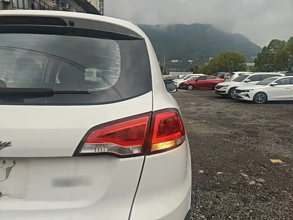 Damai X5 2017 upgraded version 1.5T CVT Zhixian type купить на сайте DeffCars