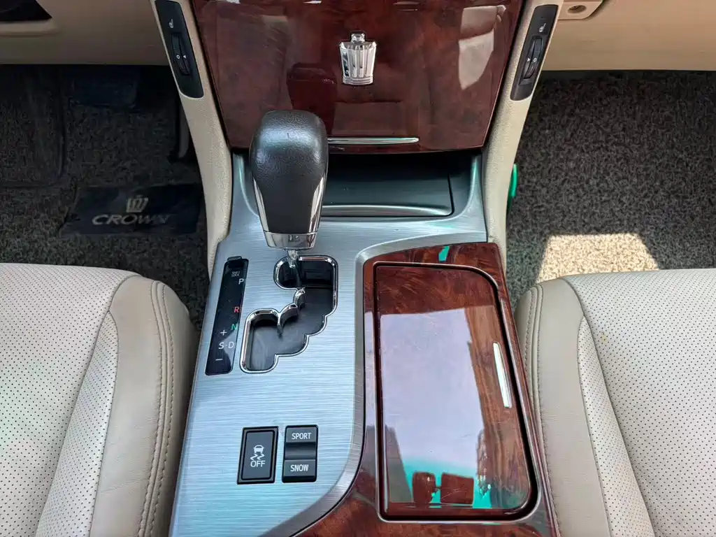 Crown 2012 2.5L Royal Leather Edition купить на сайте DeffCars