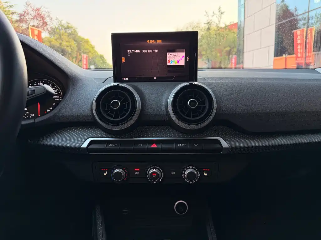 Audi Q2L 2022 35 TFSI Enterprising and Elegant Model купить на сайте DeffCars