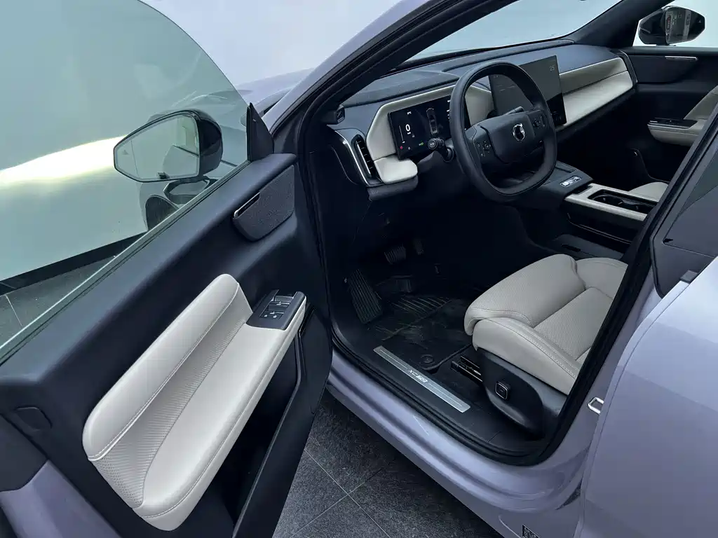 Volvo XC70 plug-in hybrid 2026 four-wheel drive super long range Plus купить на сайте DeffCars