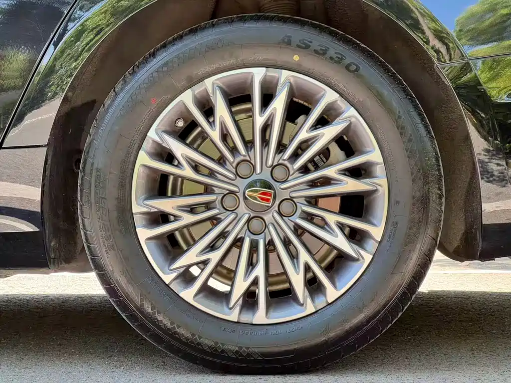 Hongqi H5 2024 1.5T HEV Zhilian Qiyun Edition купить на сайте DeffCars