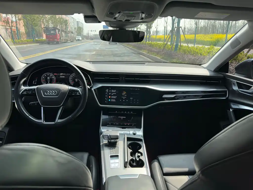 Audi A7 2023 45 TFSI Premium Selection купить на сайте DeffCars
