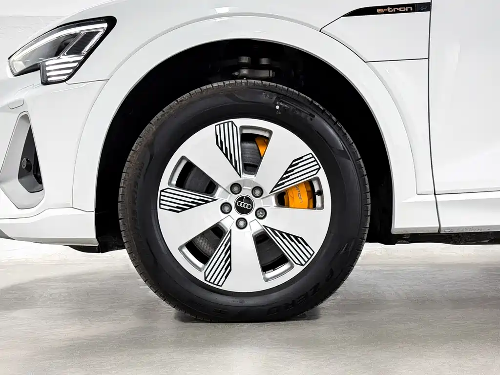 Audi e-tron 2021 50 quattro luxury model купить на сайте DeffCars