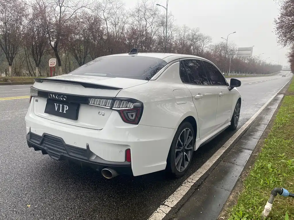Lynk & Co 03 2019 1.5TD DCT Powerful Edition National VI купить на сайте DeffCars