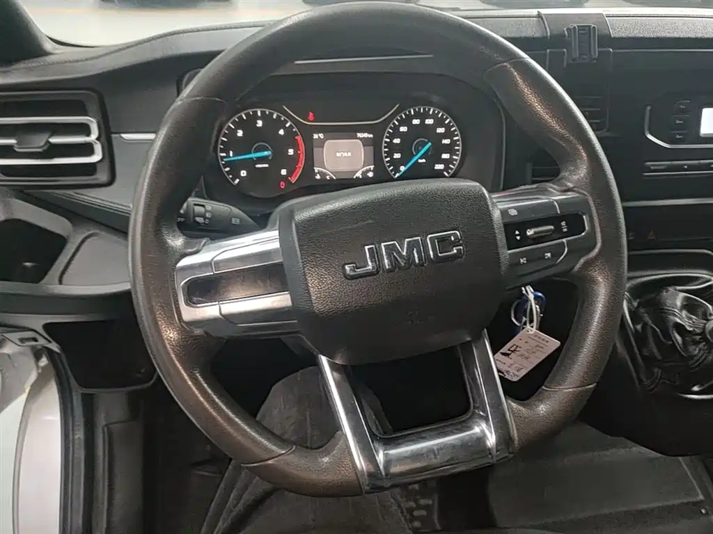 Jiangling Fushun 2022 2.0T manual multi-function passenger car short-axle low-roof 6-seater купить на сайте DeffCars