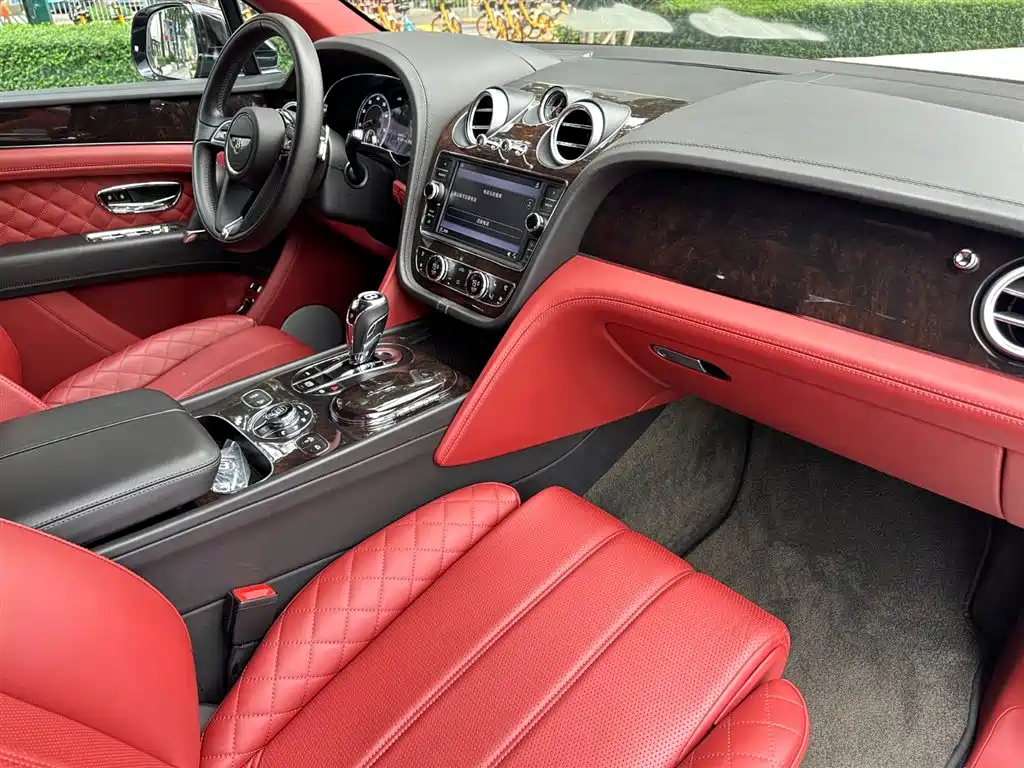 Bentayga 2017 6.0T Standard Edition купить на сайте DeffCars
