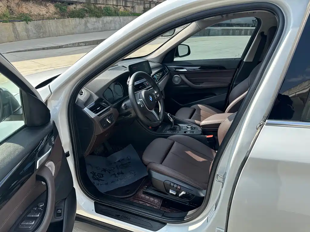 BMW X1 2022 sDrive25Li Leading Model купить на сайте DeffCars