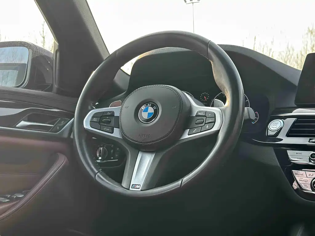 BMW 5 Series 2019 530Li Leading M Sports Package купить на сайте DeffCars