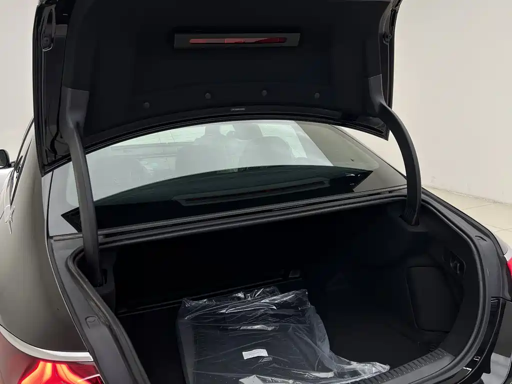 Mercedes-Benz E-Class 2024 E 300 L Luxury Model купить на сайте DeffCars