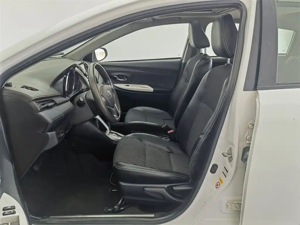 YARiS L 2015 1.5G automatic sunroof special edition купить на сайте DeffCars