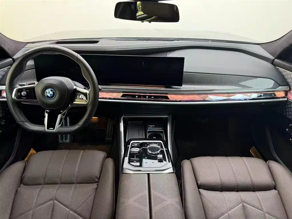 BMW i7 M70L 2023 M70L купить на сайте DeffCars