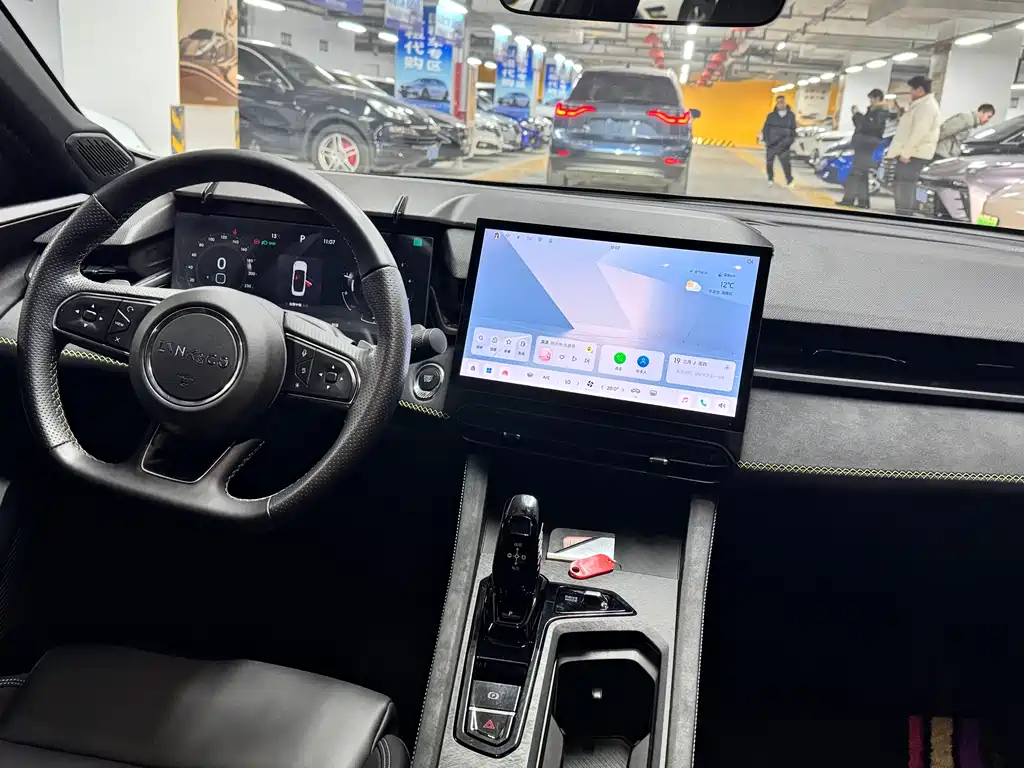 Lynk & Co 03 2023 2.0TD DCT Pro купить на сайте DeffCars