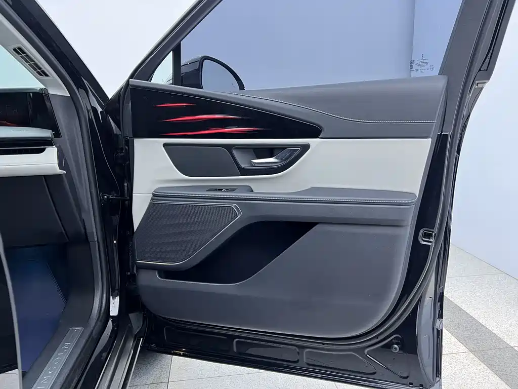 Voyager 2025 2.0T four-wheel drive Zunyi hybrid version купить на сайте DeffCars