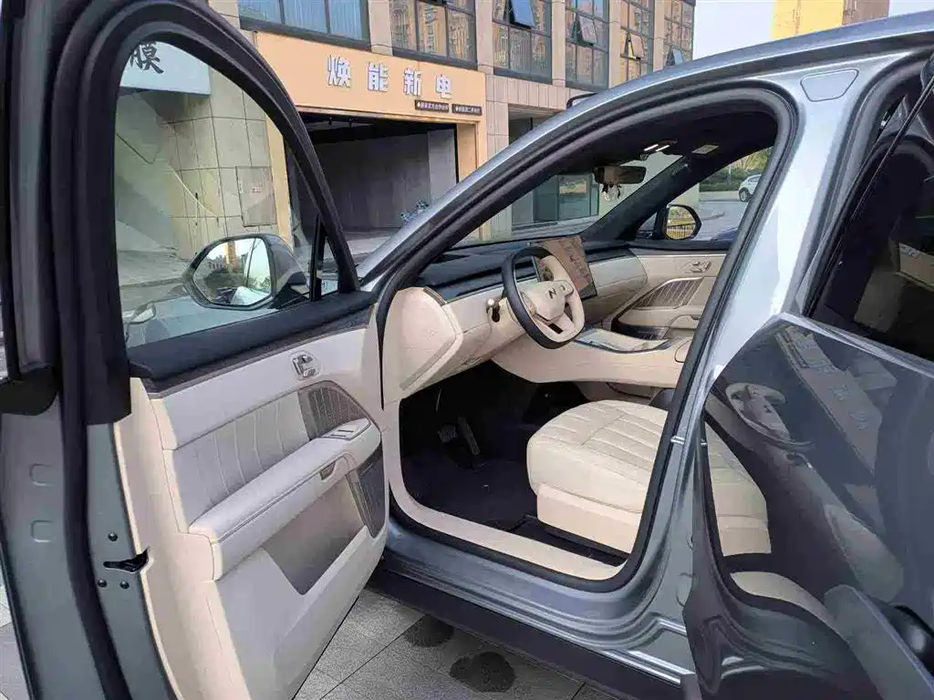 Ledo L90 2025 Ultra six-seater version купить на сайте DeffCars