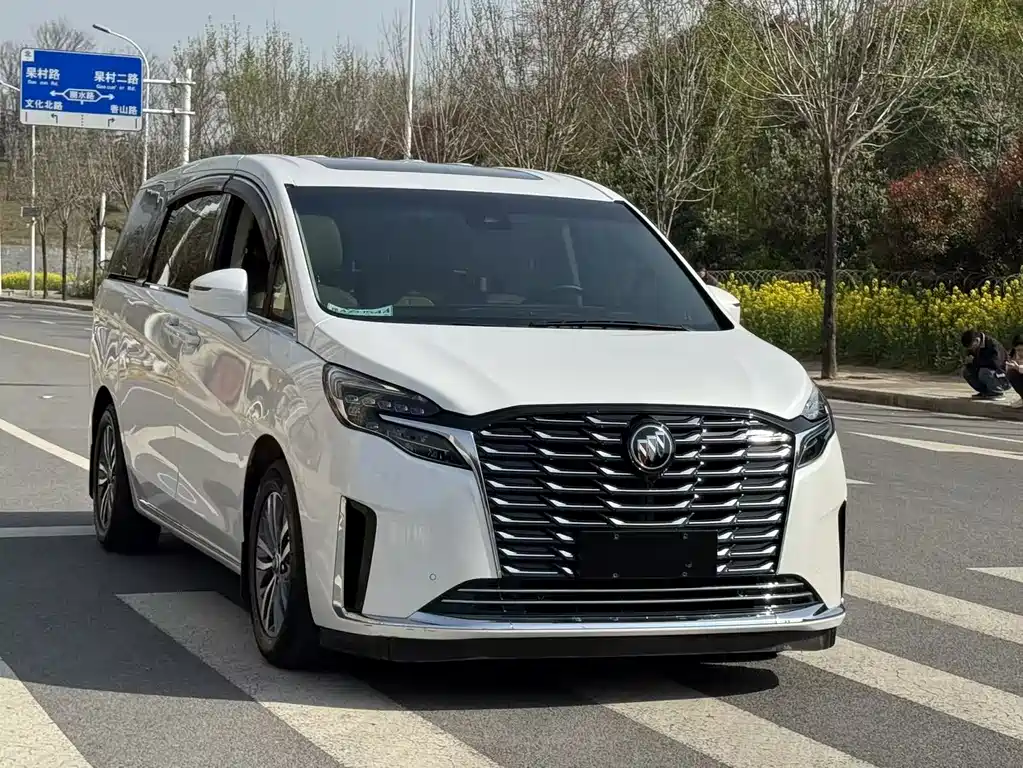 Buick GL8 2023 ES Lu Zun Exclusive Model купить на сайте DeffCars