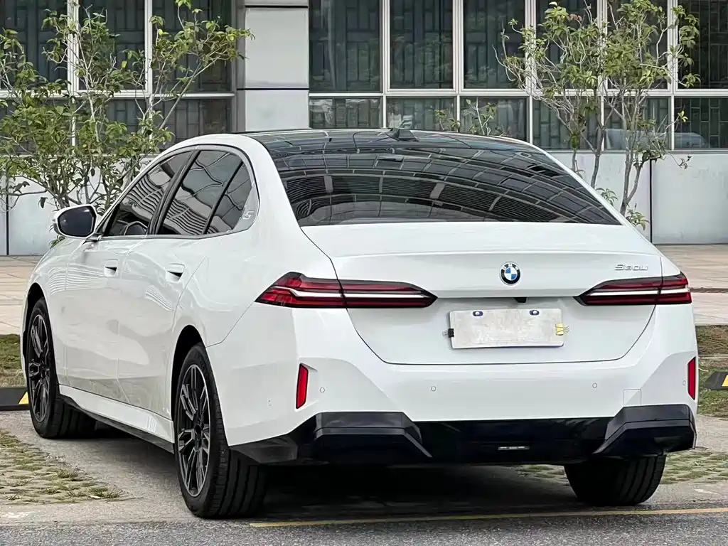 BMW 5 Series 2026 530Li Leading M Sports Package купить на сайте DeffCars