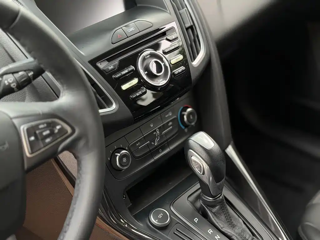 Focus 2018 hatchback classic 1.6L automatic stylish smart mobility version купить на сайте DeffCars
