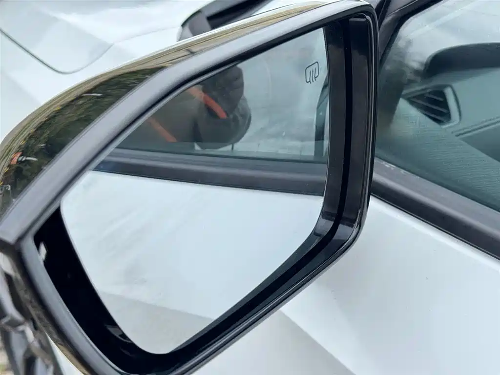 Changan UNI-V 2023 1.5T premium model купить на сайте DeffCars