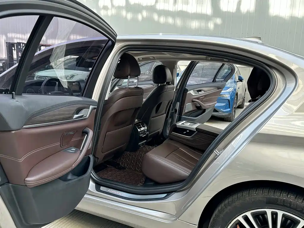 BMW 5 Series 2018 Facelift 530Li Exclusive Luxury Package купить на сайте DeffCars