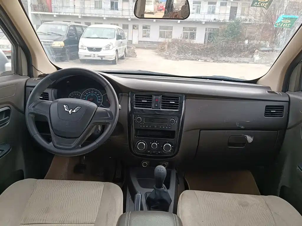 Wuling Rongguang V 2016 1.5L standard model купить на сайте DeffCars