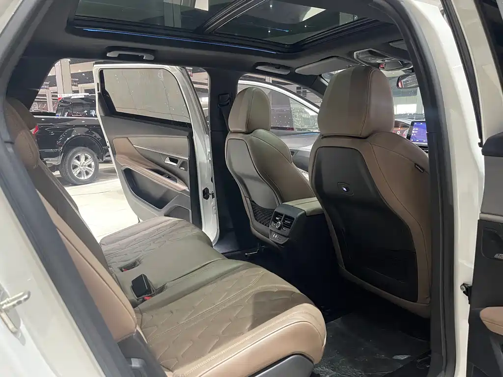 Peugeot 5008 2017 380THP 7-seater luxury GT version купить на сайте DeffCars