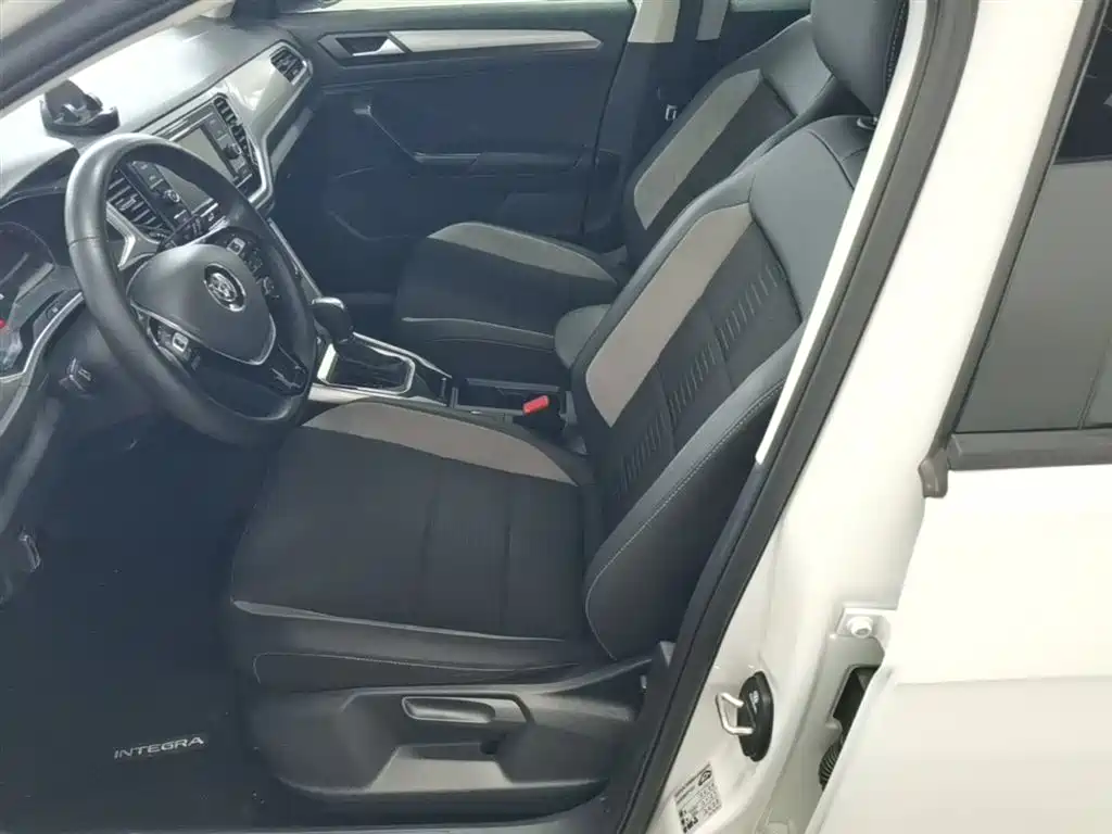 T-ROC 2020 230TSI DSG two-wheel drive aggressive model купить на сайте DeffCars