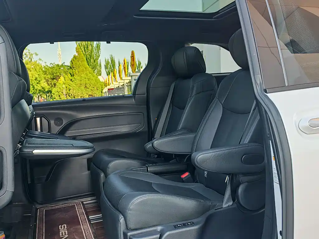 SIENNA 2023 2.5L Hybrid Extreme Edition купить на сайте DeffCars