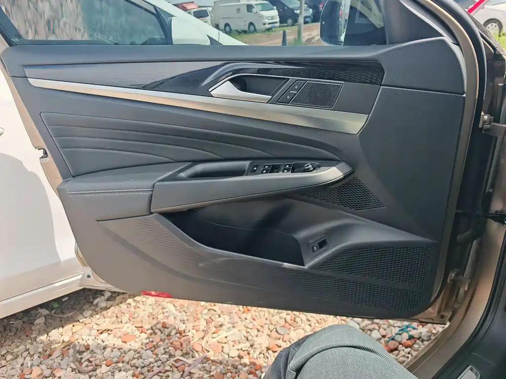 Passat 2022 330TSI Deluxe Edition купить на сайте DeffCars