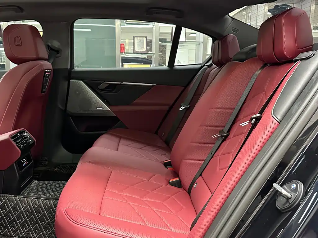 BMW 5 Series 2025 530Li Leading M Sports Package купить на сайте DeffCars