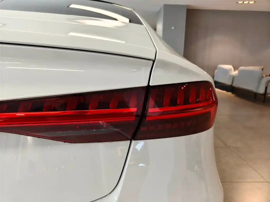 Audi A7 2023 45 TFSI Premium Selection купить на сайте DeffCars