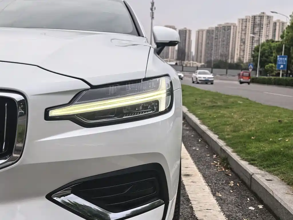Volvo S60 2021 T4 Zhiyi Luxury Edition купить на сайте DeffCars