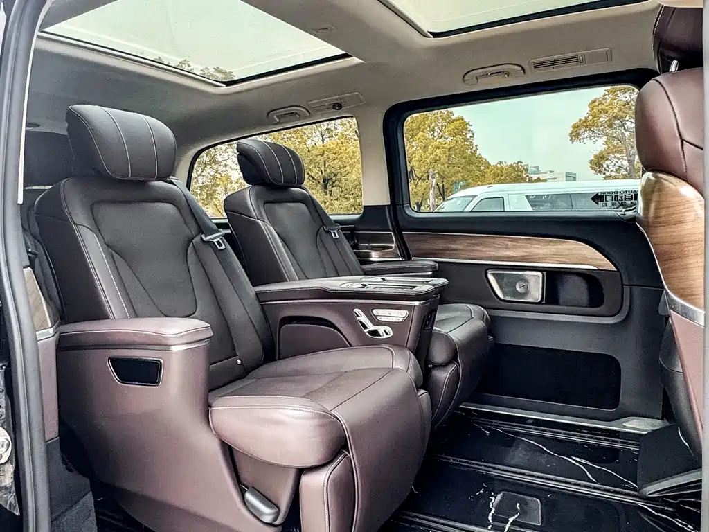 Mercedes-Benz V-Class 2022 V 260 L Long Wheelbase Luxury Edition купить на сайте DeffCars