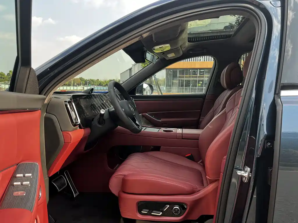 Wenjie M8 2025 extended range Ultra version 53.4kWh 5-seater version купить на сайте DeffCars