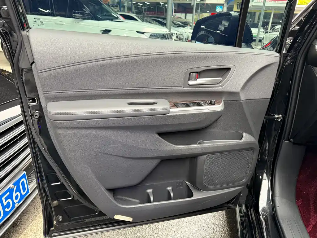 SIENNA 2024 2.5L Hybrid Deluxe Edition купить на сайте DeffCars