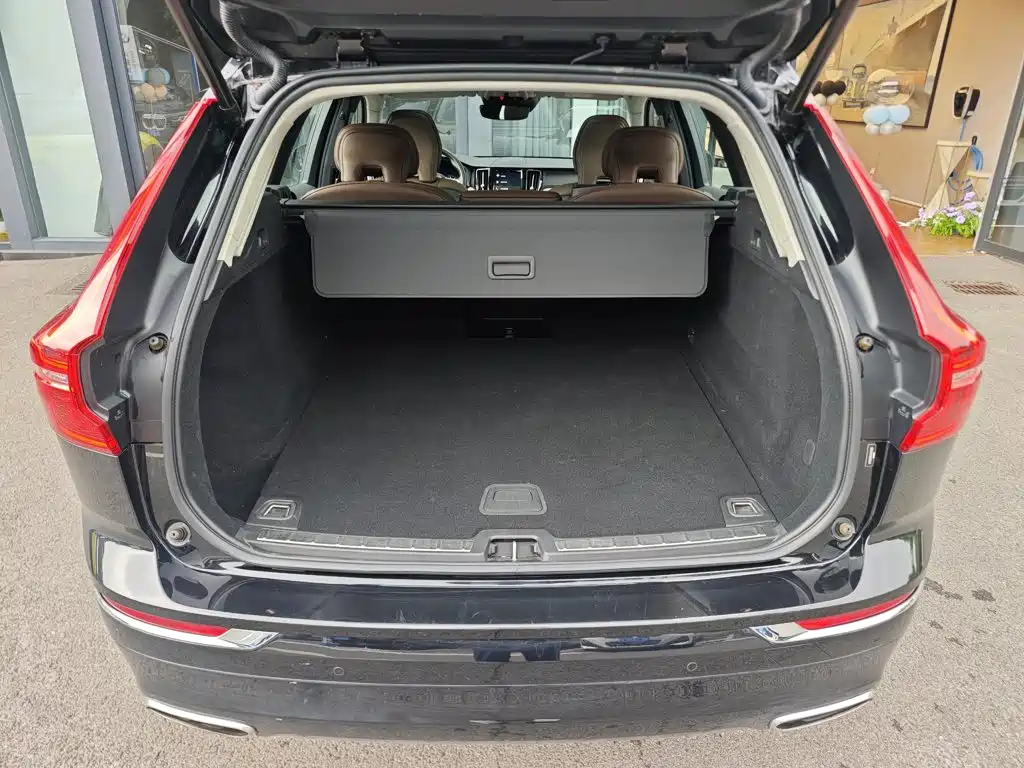 Volvo XC60 2020 T5 four-wheel drive Zhiyuan Deluxe Edition купить на сайте DeffCars