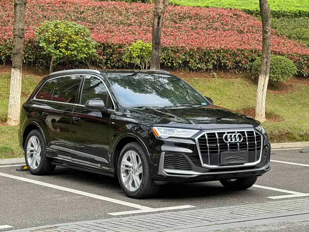 Audi Q7 2021 55 TFSI quattro S line sports version купить на сайте DeffCars