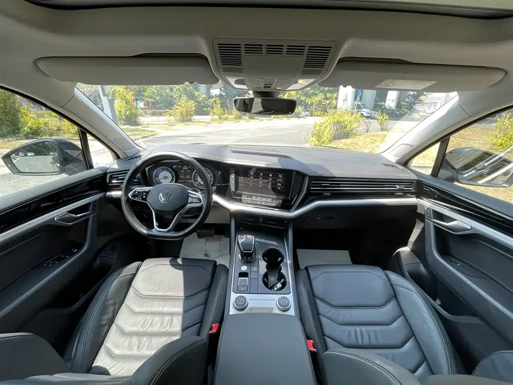 Touareg 2021 2.0TSI Pilot Special Edition купить на сайте DeffCars