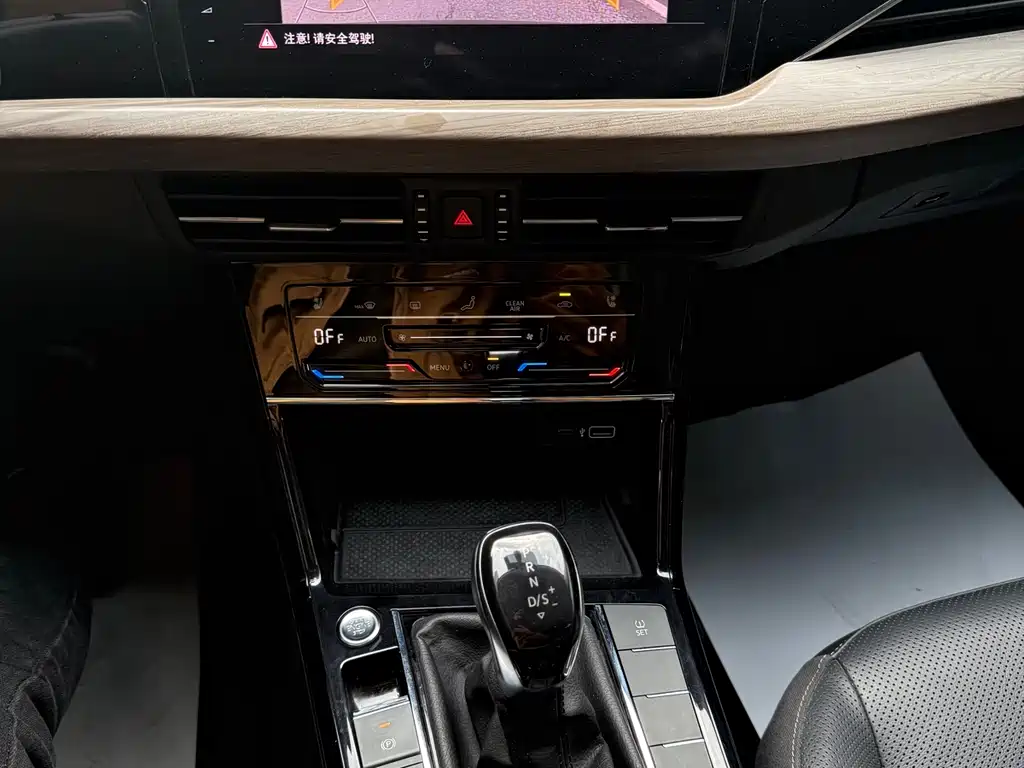 Passat 2020 330TSI Deluxe Edition National VI купить на сайте DeffCars