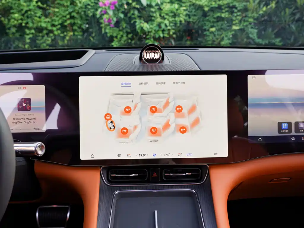 Wenjie M8 2025 pure electric Max+ six-seater long-range version 896-line lidar) купить на сайте DeffCars
