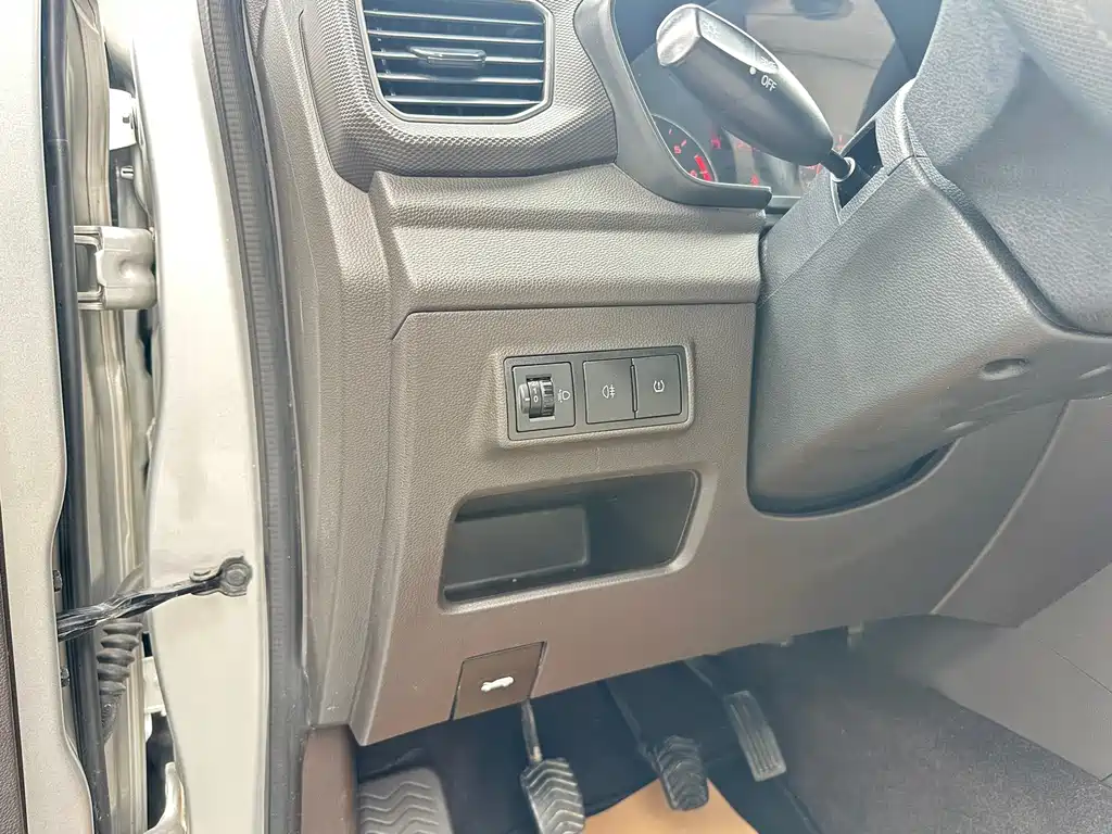 Wuling Hongguang V 2022 1.5L Jinchue version electric power assist LAR купить на сайте DeffCars
