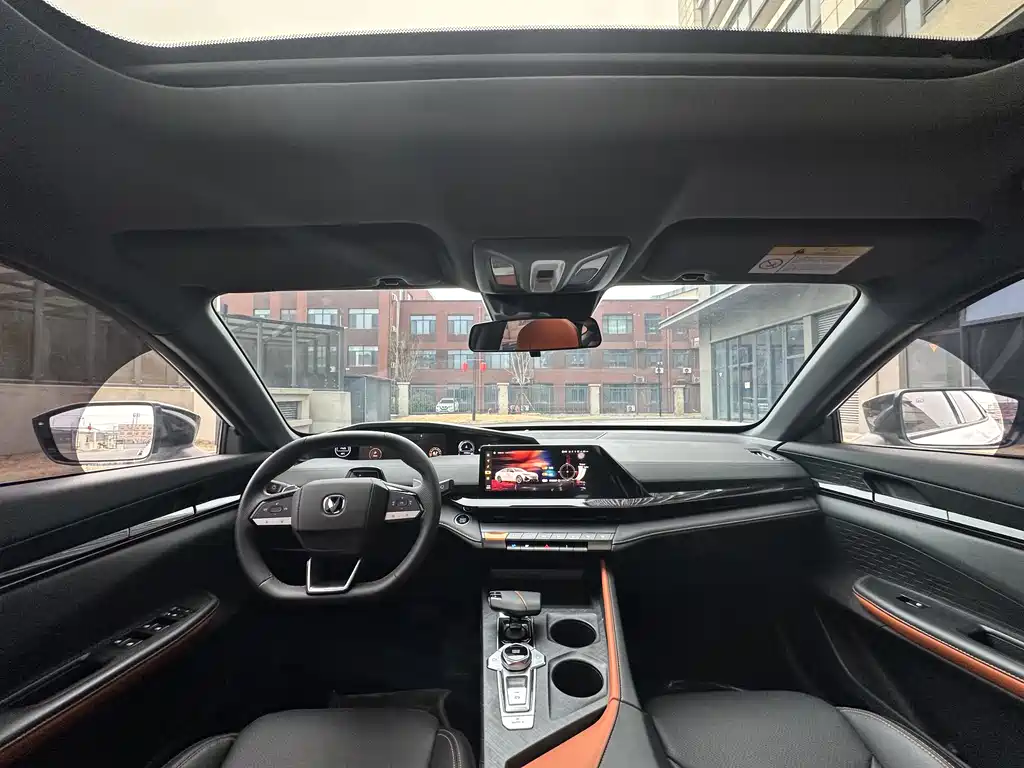 Changan UNI-V 2022 1.5T premium model купить на сайте DeffCars