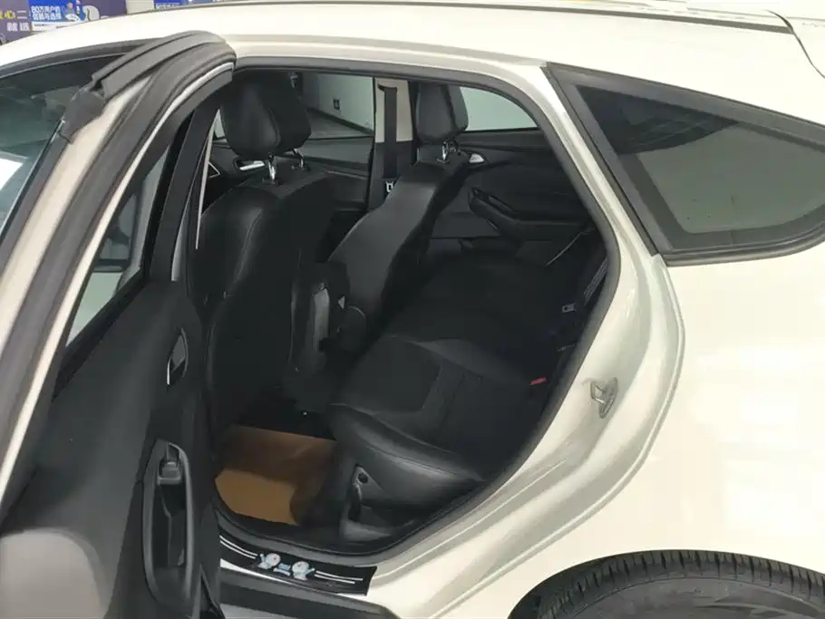 Focus 2018 hatchback classic EcoBoost 125 automatic super stylish smart mobility version купить на сайте DeffCars