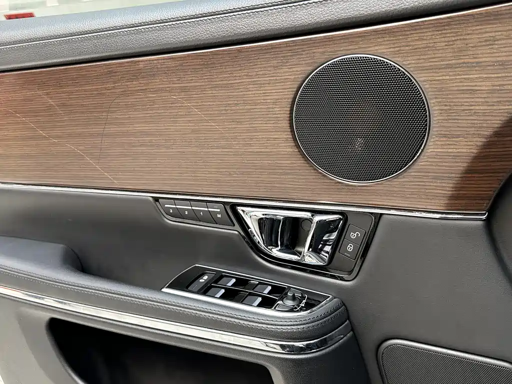 Jaguar XJ 2016 XJL 3.0 SC two-wheel drive elegant business version купить на сайте DeffCars