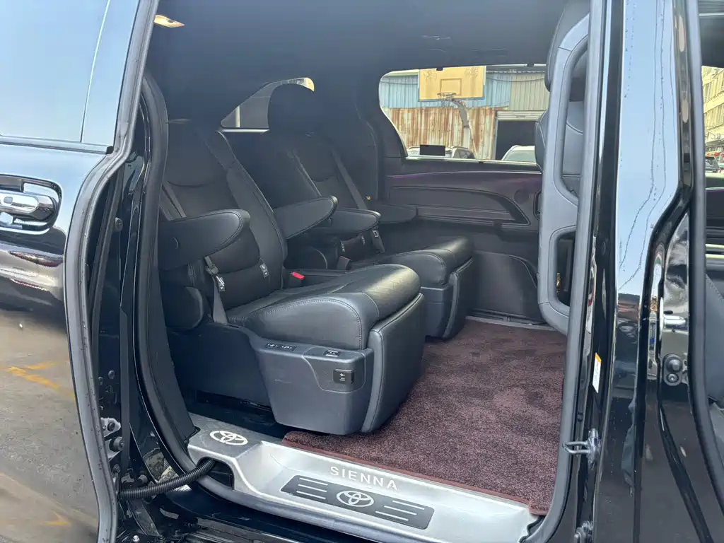 SIENNA 2023 2.5L Hybrid Premium Edition купить на сайте DeffCars
