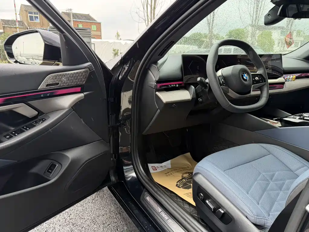 BMW 5 Series 2024 530Li Exclusive Luxury Package купить на сайте DeffCars