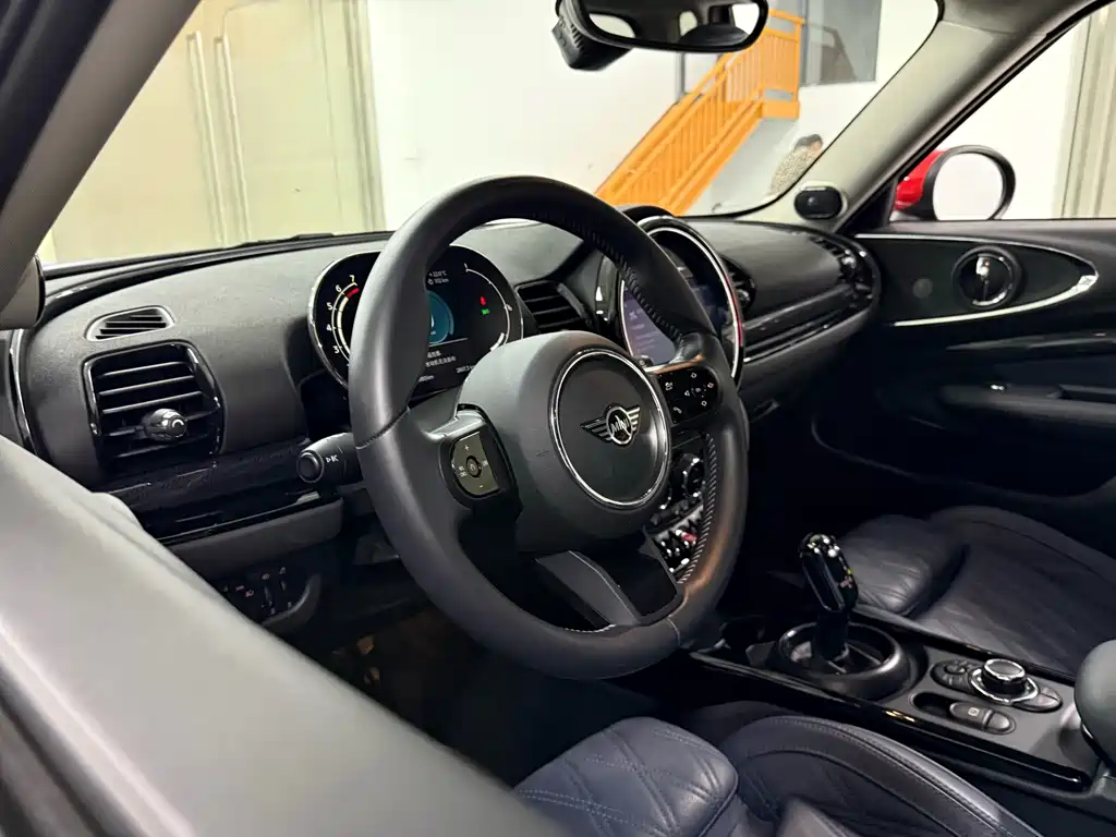 MINI CLUBMAN 2023 1.5T COOPER Connoisseur купить на сайте DeffCars