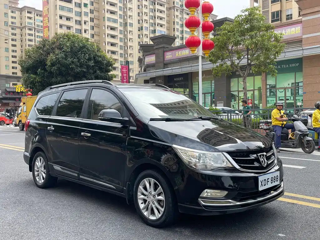 Baojun 730 2016 1.5L manual comfort type 7 seats National V купить на сайте DeffCars