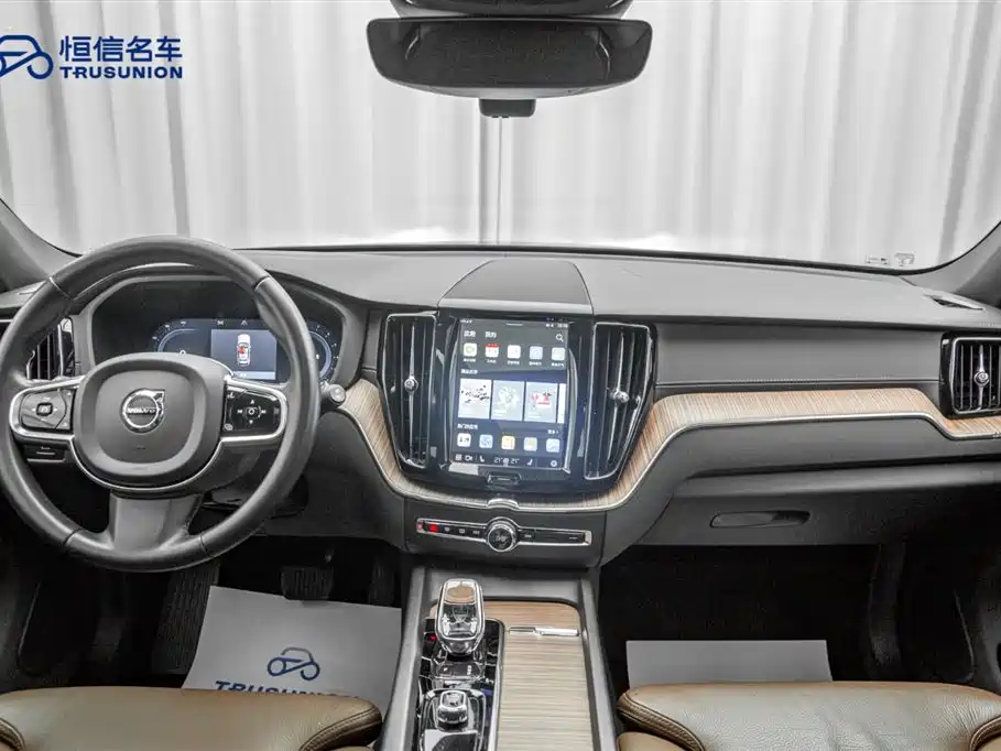 Volvo XC60 2022 B5 four-wheel drive Zhiyuan Deluxe Edition купить на сайте DeffCars
